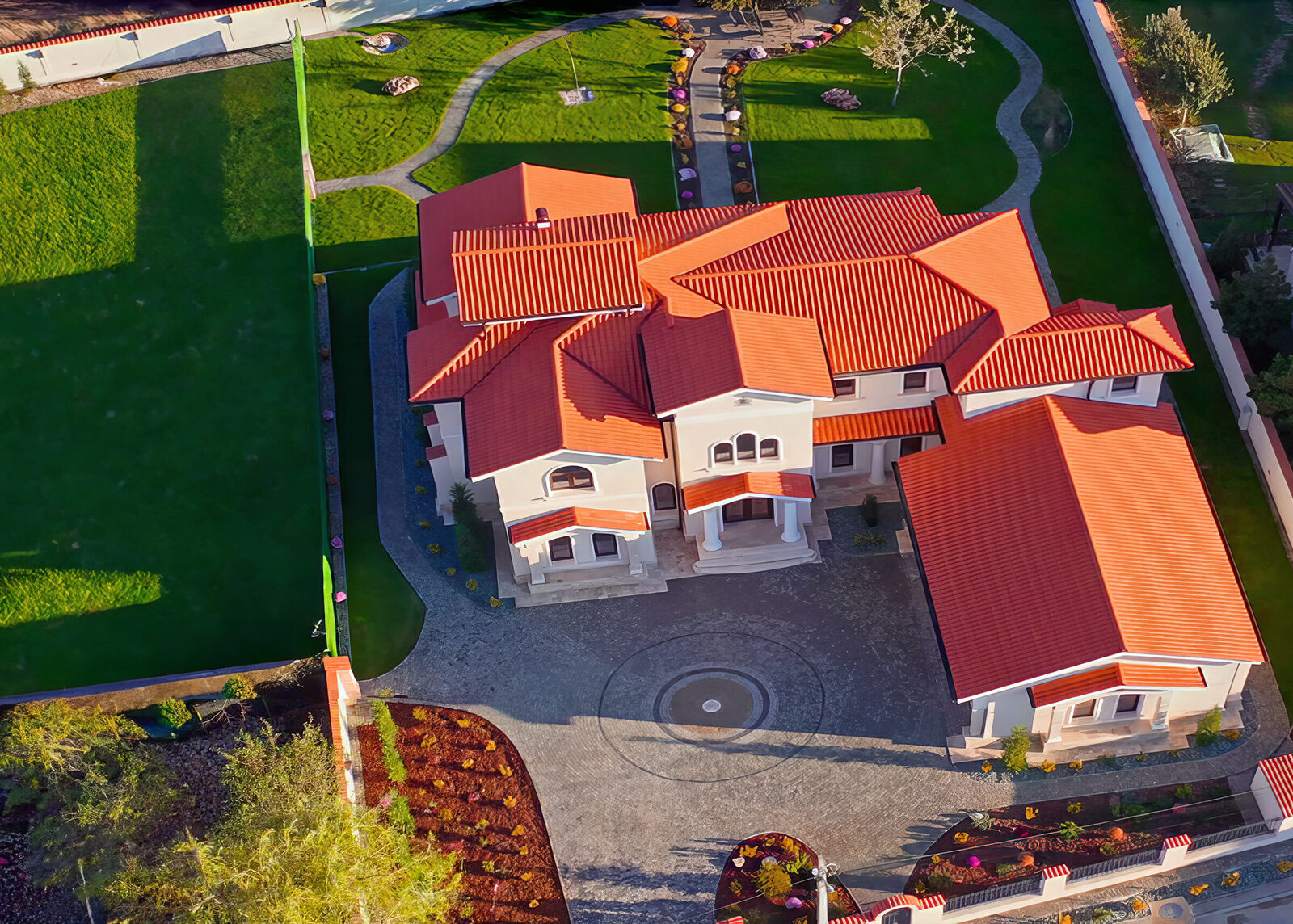 Conacul Mogoșoaia: vedere aeriană asupra proprietății